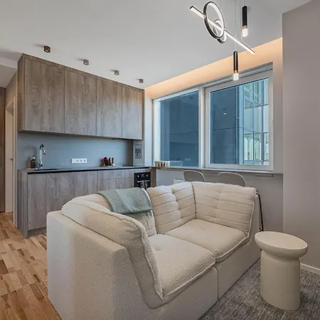 Brand New I Great Location I I Cohost Daire *